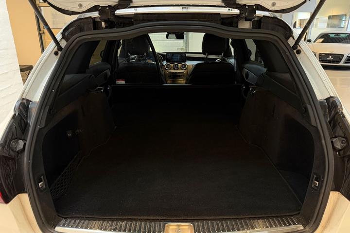 Hvid Mercedes C300 d fra 2018