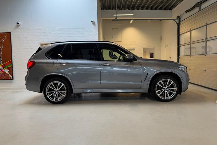 Sølv BMW X5 fra 2018