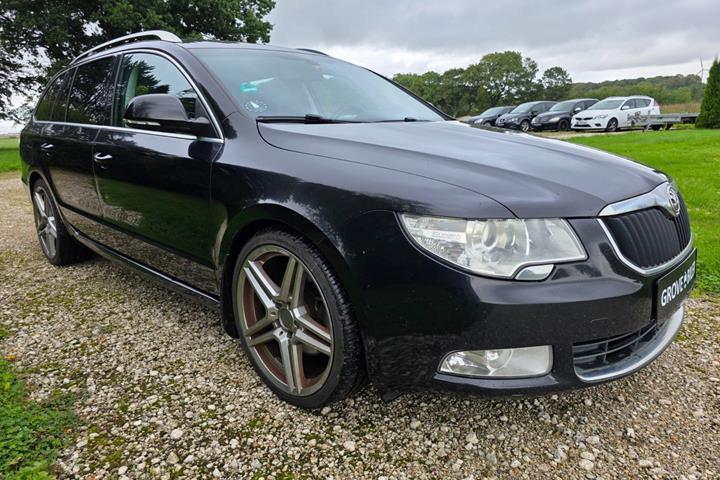 Gul Skoda Superb fra 2011