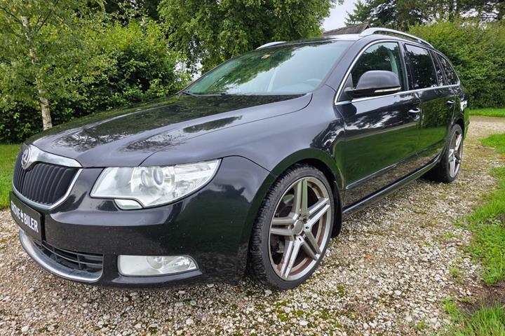 Gul Skoda Superb fra 2011