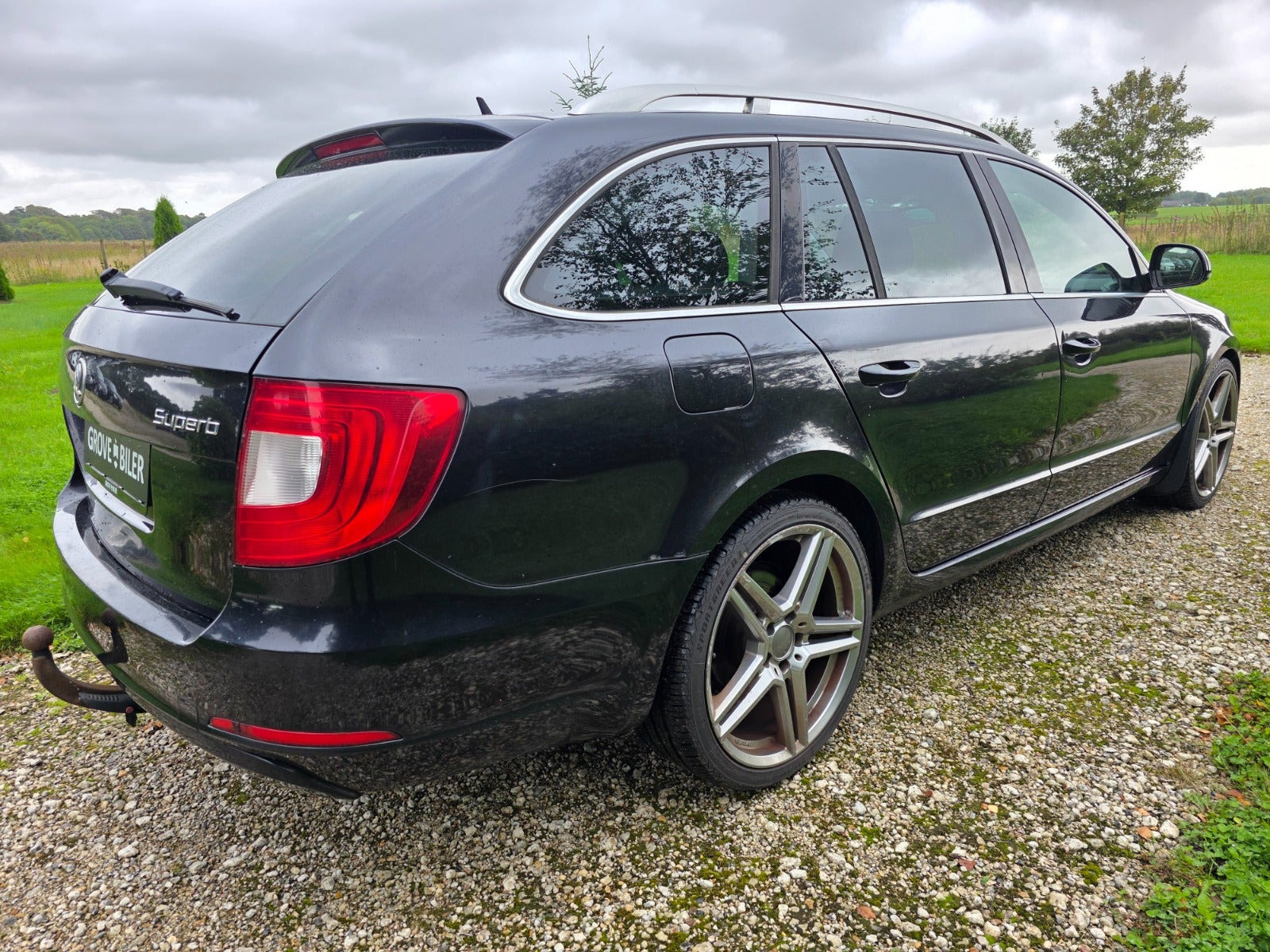 Gul Skoda Superb fra 2011