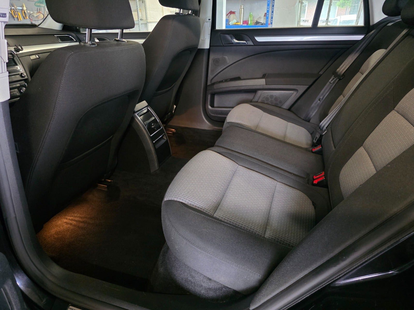 Gul Skoda Superb fra 2011