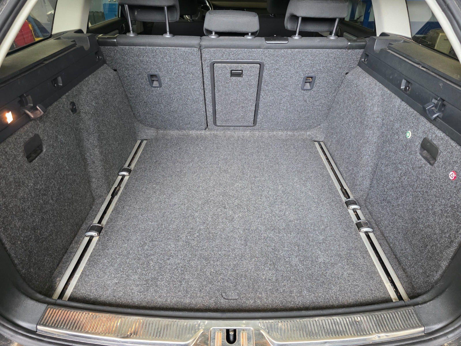 Gul Skoda Superb fra 2011