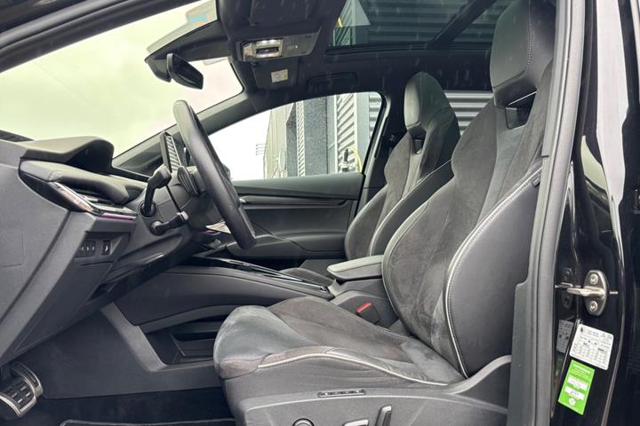 Sort Skoda Enyaq fra 2023