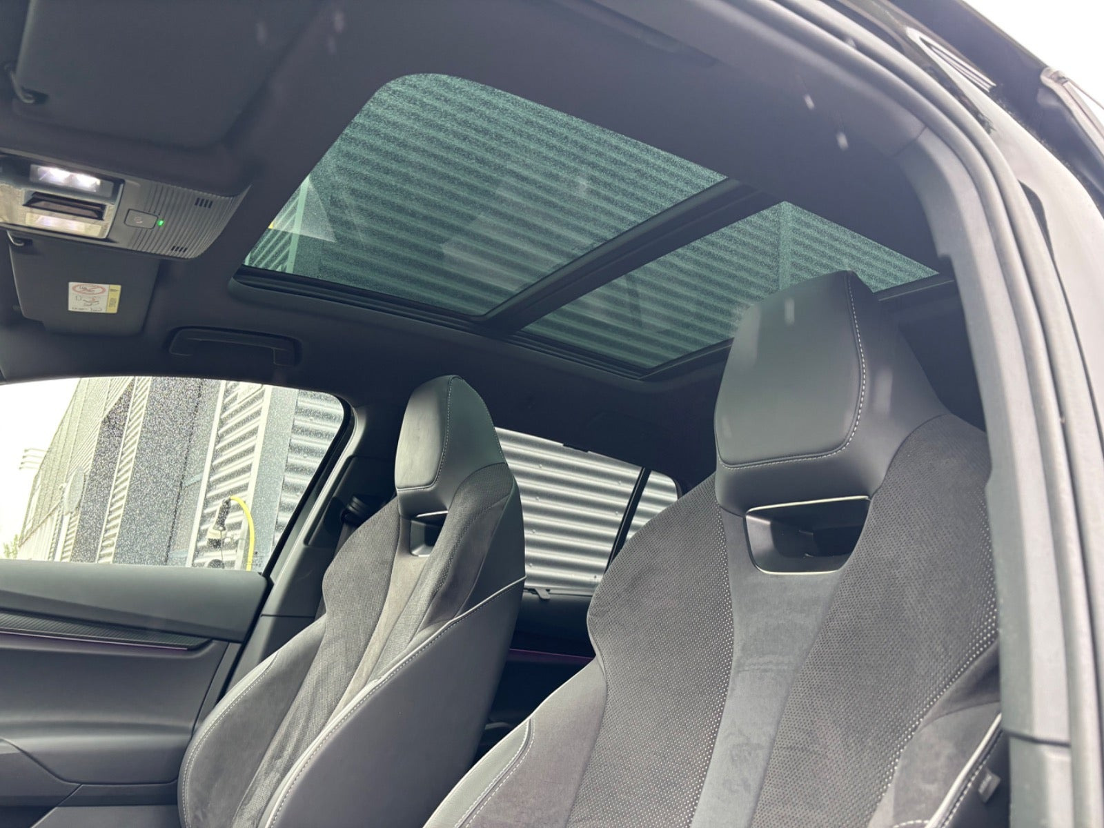 Sort Skoda Enyaq fra 2023