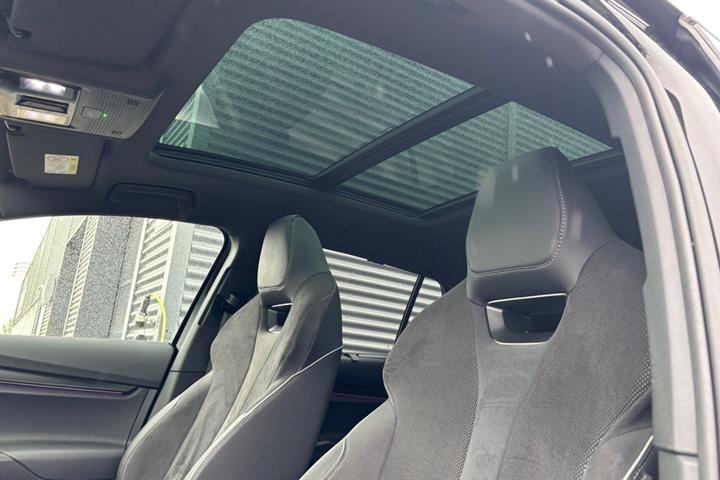 Sort Skoda Enyaq fra 2023