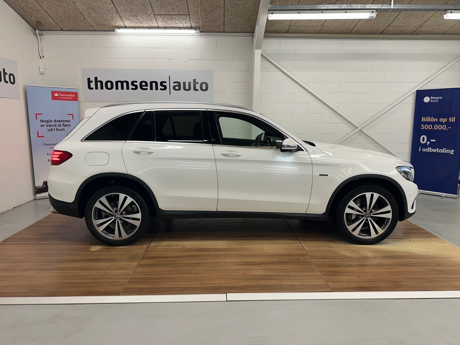 Hvid Mercedes GLC350 e fra 2018