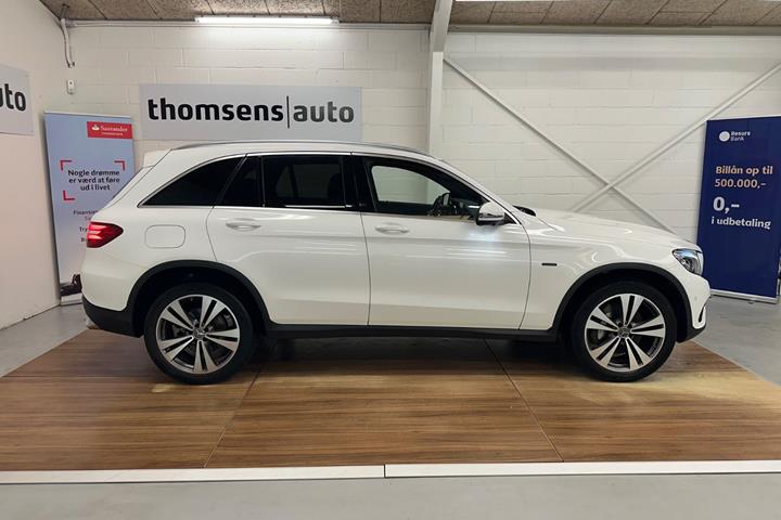 Hvid Mercedes GLC350 e fra 2018