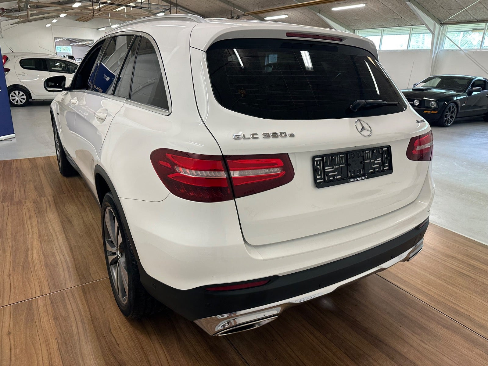 Hvid Mercedes GLC350 e fra 2018