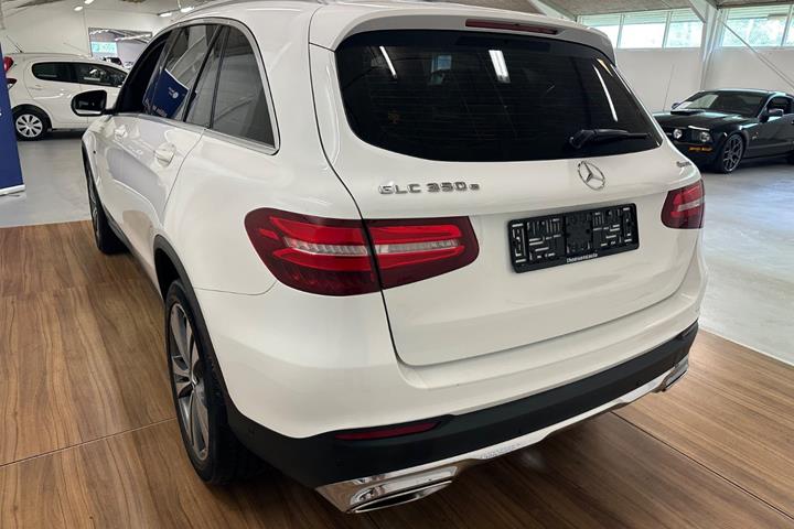 Hvid Mercedes GLC350 e fra 2018