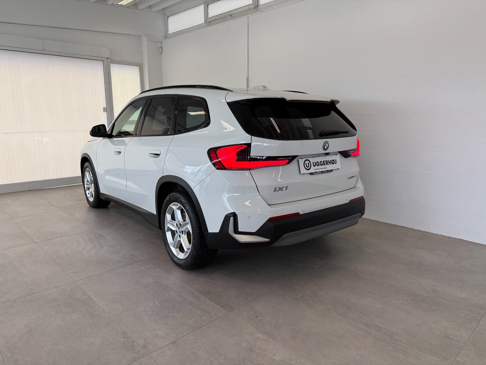 Hvid BMW iX1 fra 2025