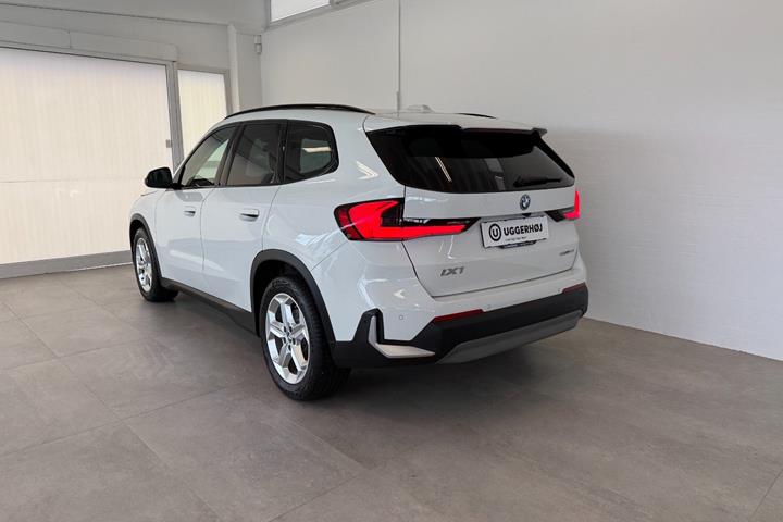 Hvid BMW iX1 fra 2025