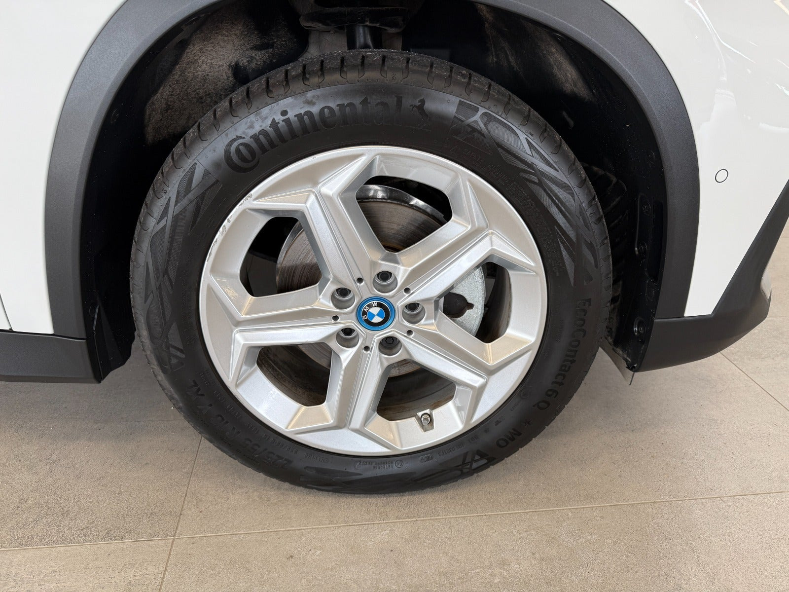 Hvid BMW iX1 fra 2025