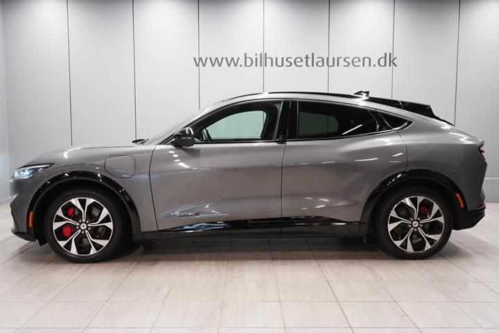 Grå Ford Mustang Mach-E fra 2023
