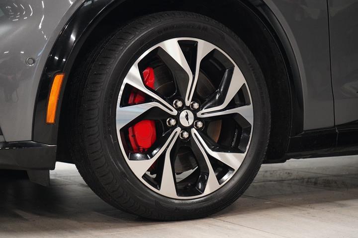 Grå Ford Mustang Mach-E fra 2023
