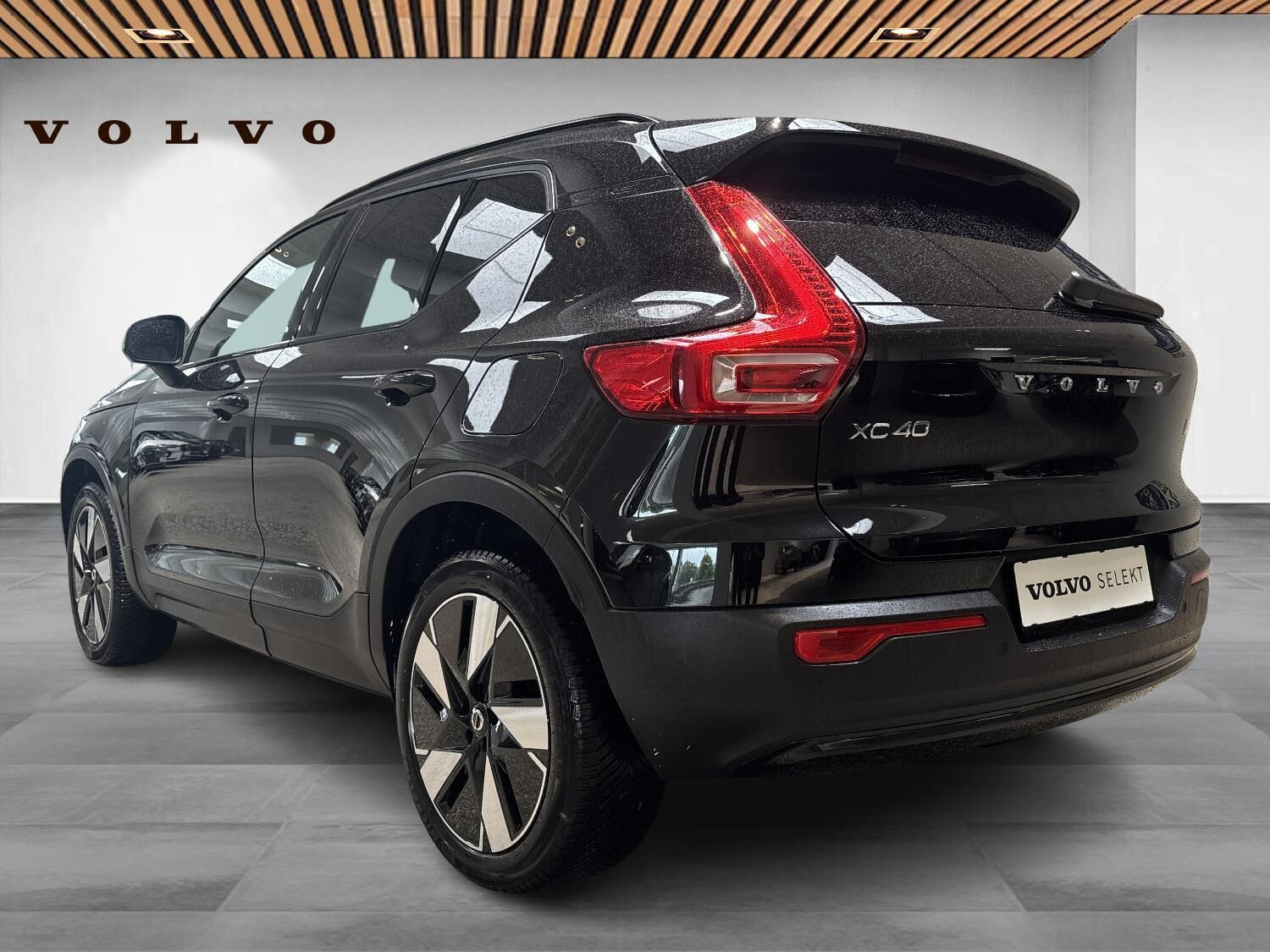 Sort Volvo XC40 fra 2024