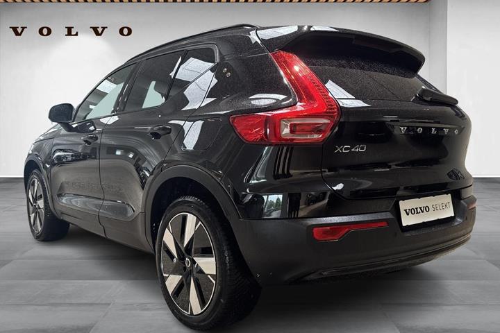 Sort Volvo XC40 fra 2024