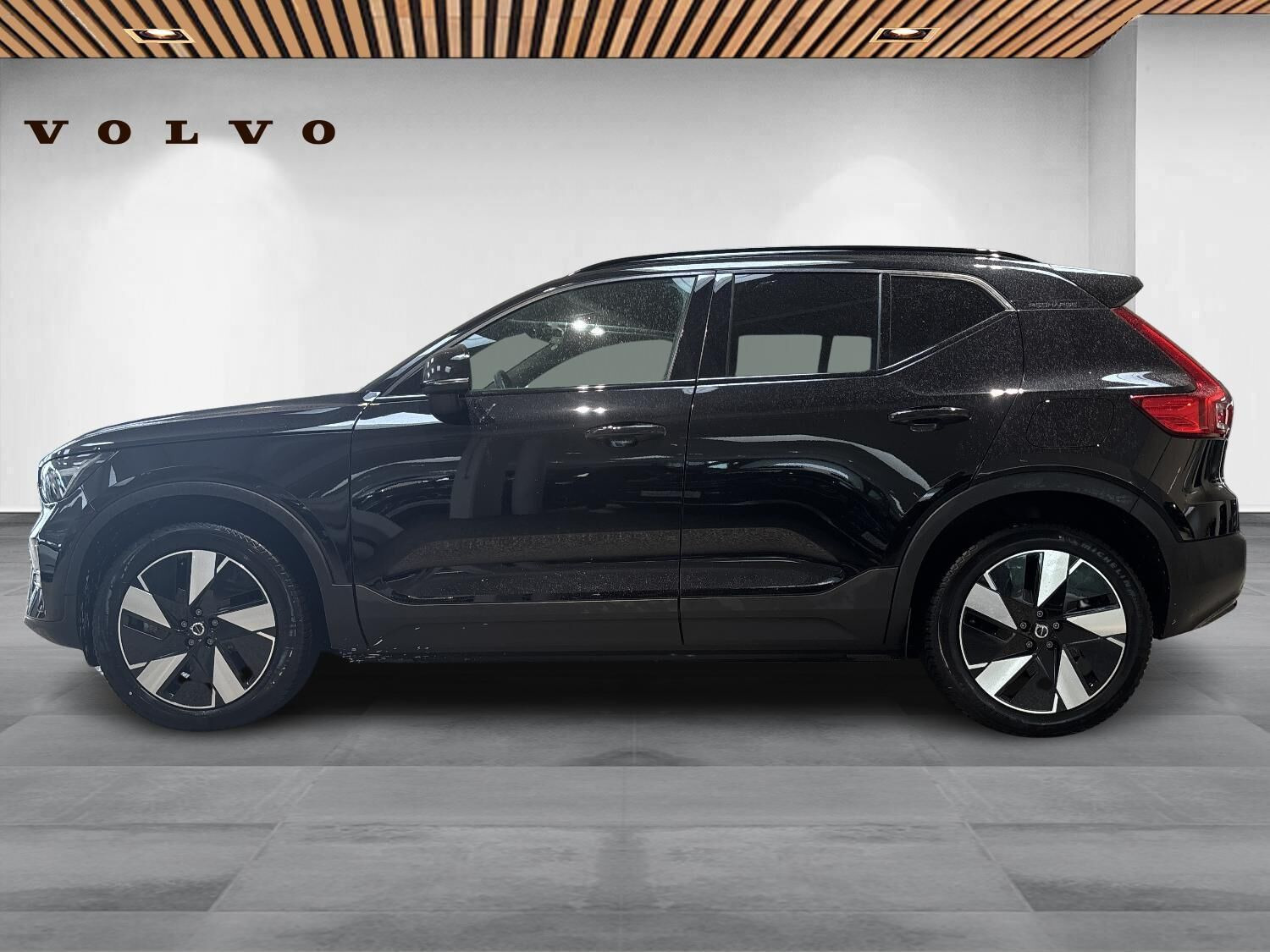Sort Volvo XC40 fra 2024