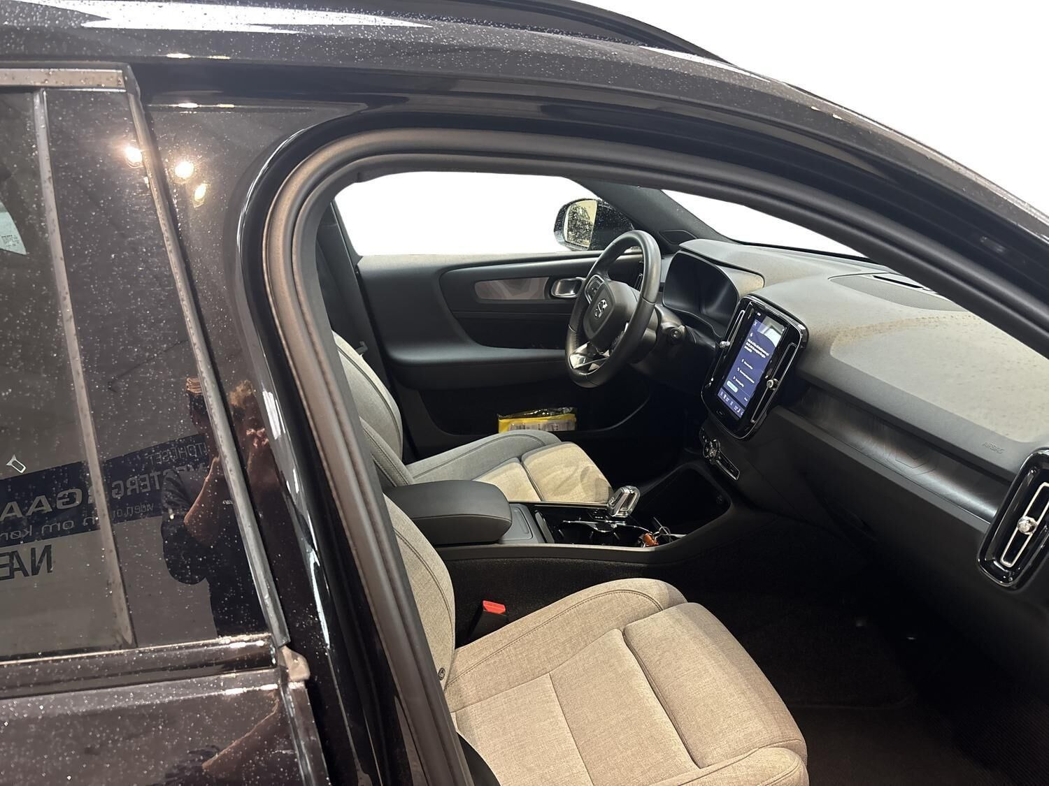 Sort Volvo XC40 fra 2024