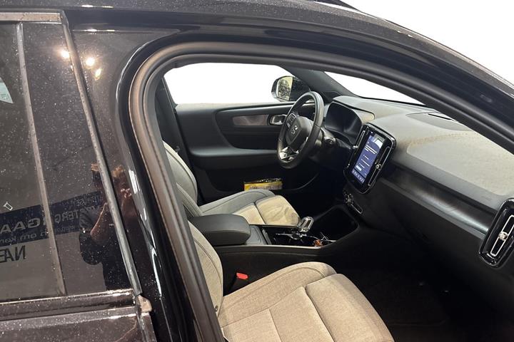 Sort Volvo XC40 fra 2024