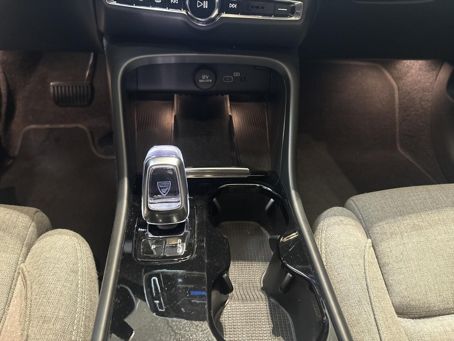 Sort Volvo XC40 fra 2024