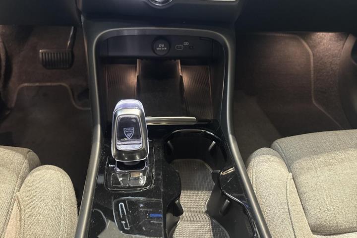 Sort Volvo XC40 fra 2024