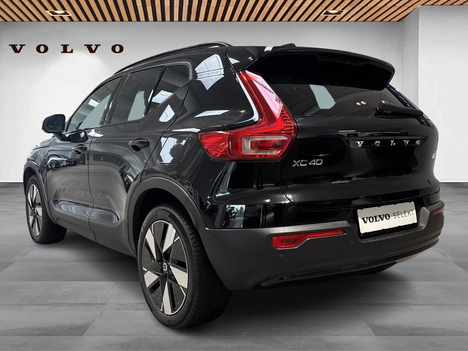 Sort Volvo XC40 fra 2024