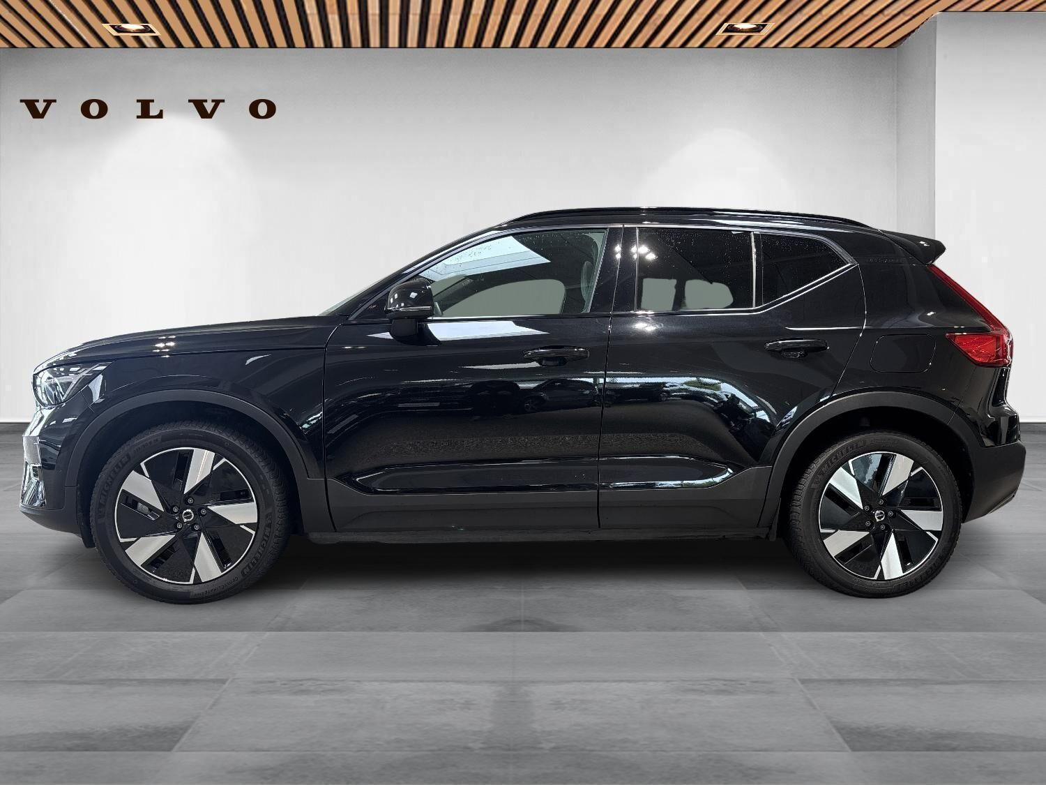 Sort Volvo XC40 fra 2024