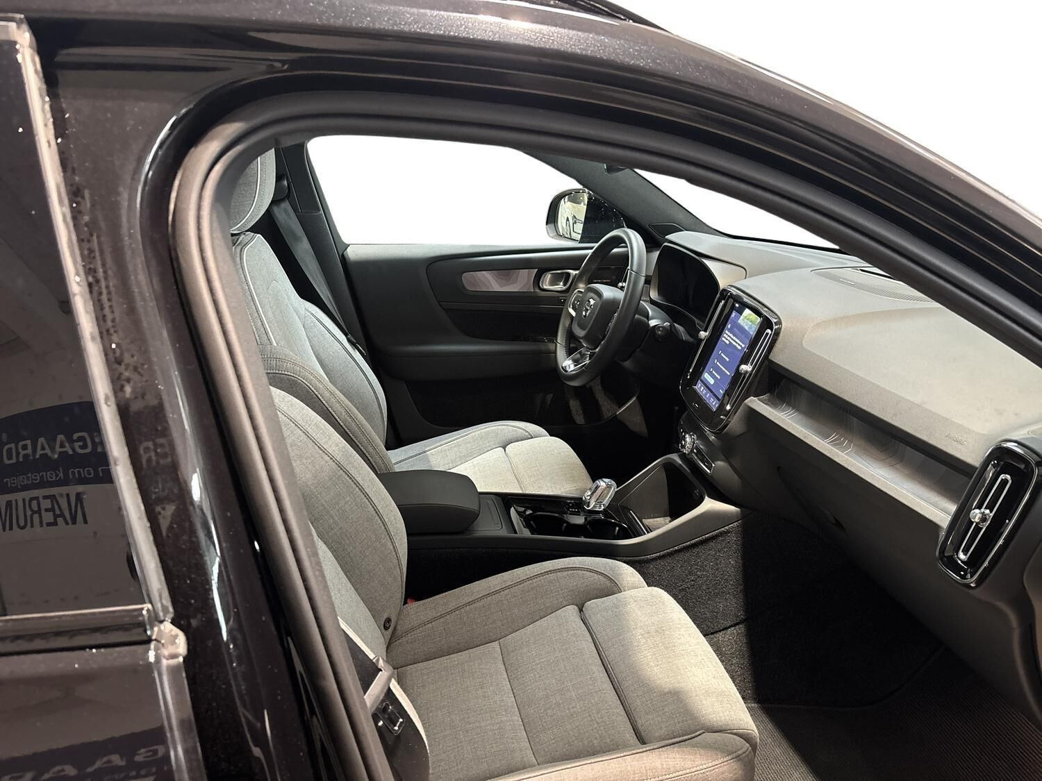 Sort Volvo XC40 fra 2024