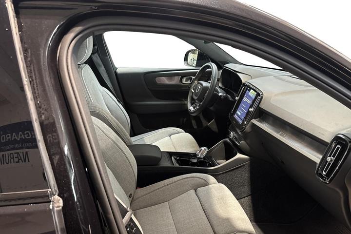 Sort Volvo XC40 fra 2024