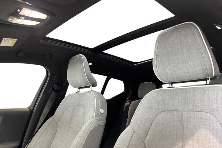 Sort Volvo XC40 fra 2024