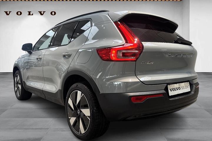 Grå Volvo XC40 fra 2024