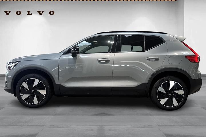 Grå Volvo XC40 fra 2024