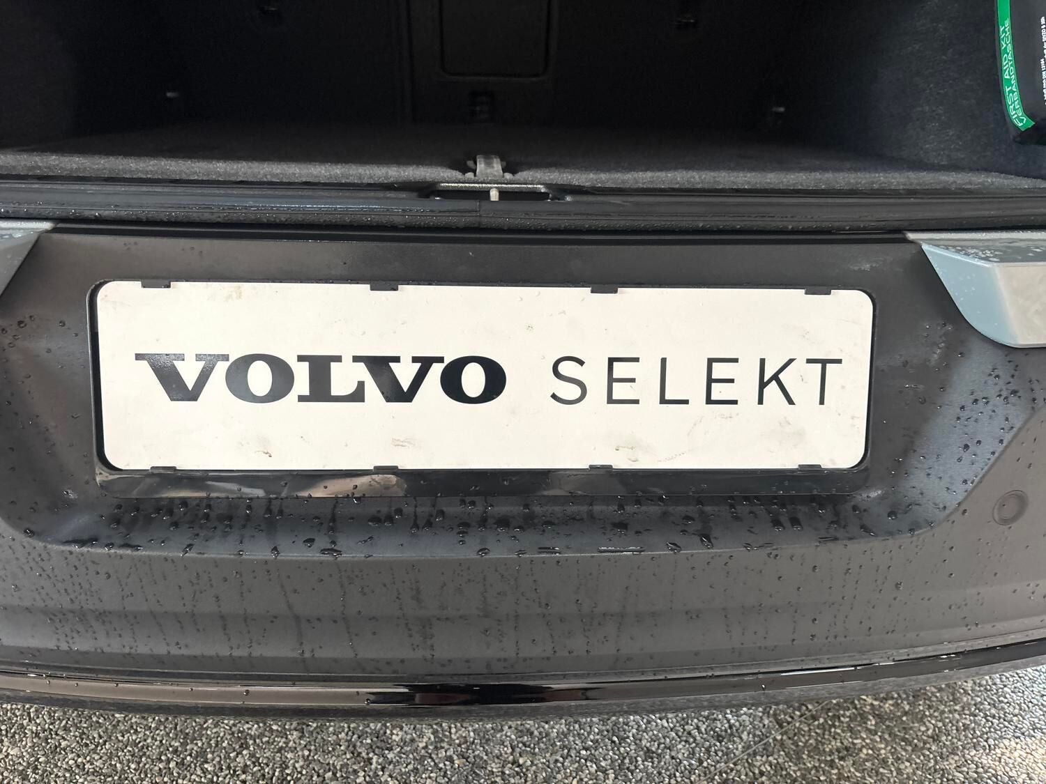 Grå Volvo XC40 fra 2024
