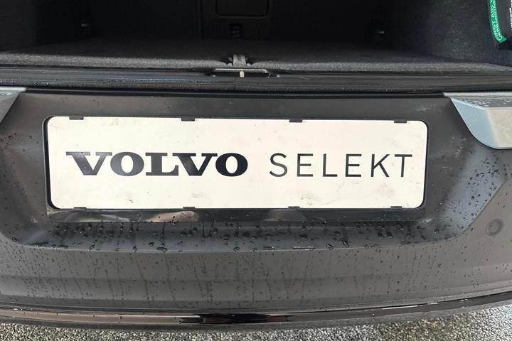 Grå Volvo XC40 fra 2024