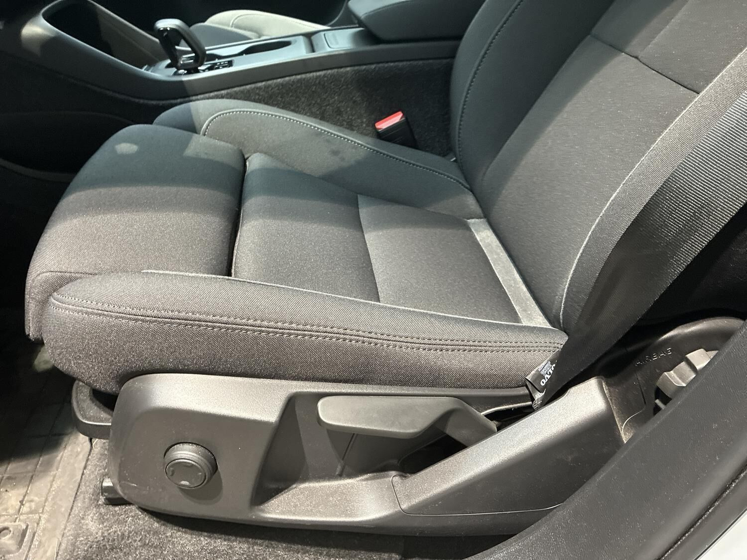 Grå Volvo EX40 fra 2025