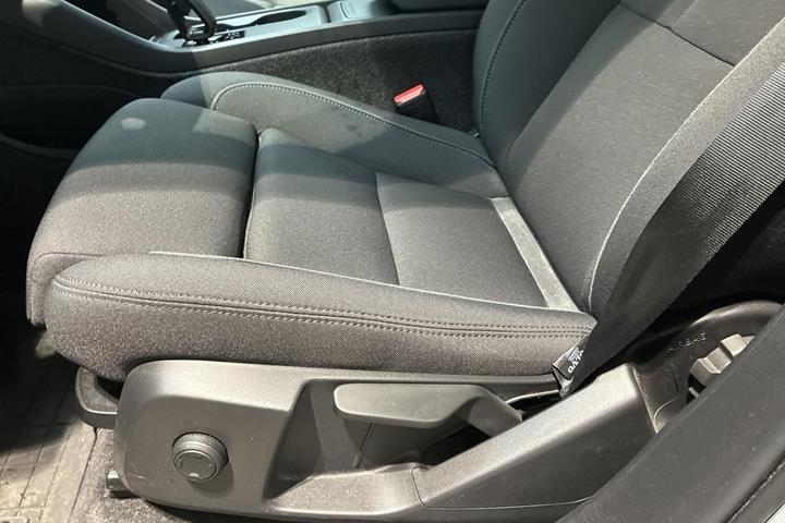 Grå Volvo EX40 fra 2025