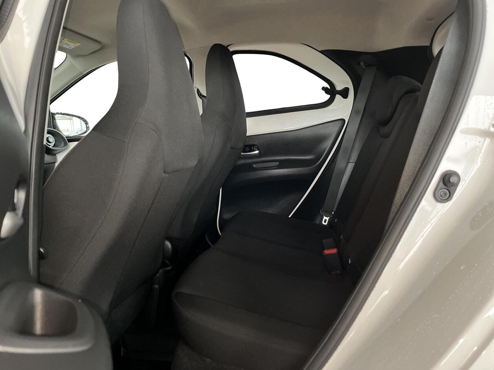 Hvid Toyota Aygo X fra 2023