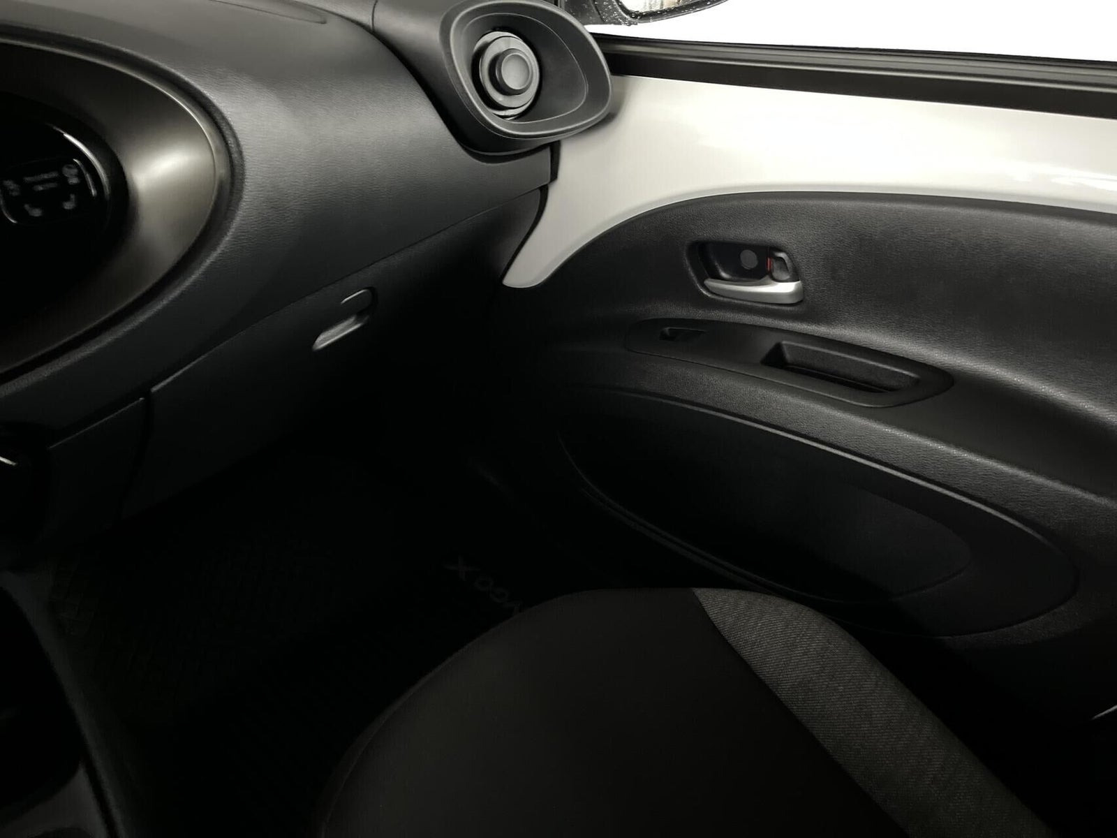 Hvid Toyota Aygo X fra 2023