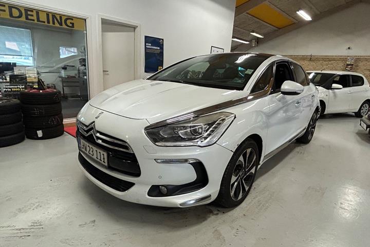 Hvid Citroën DS5 fra 2012 set udefra