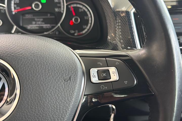 Hvid VW E-UP! fra 2023