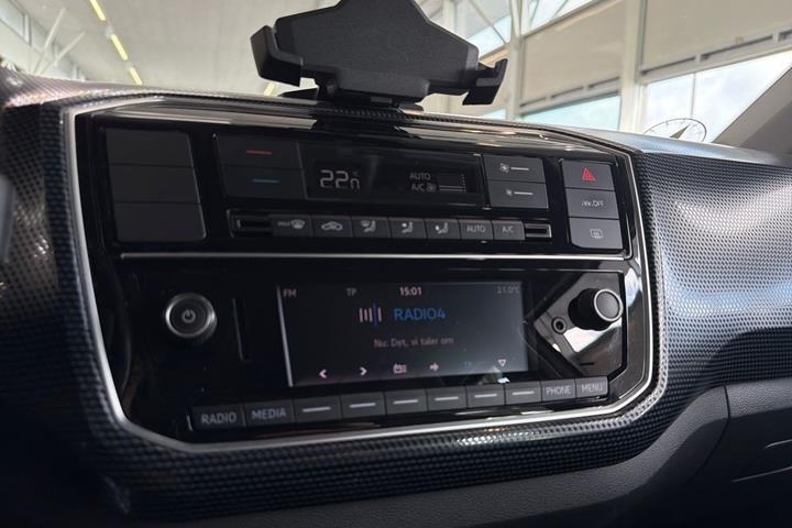 Hvid VW E-UP! fra 2023