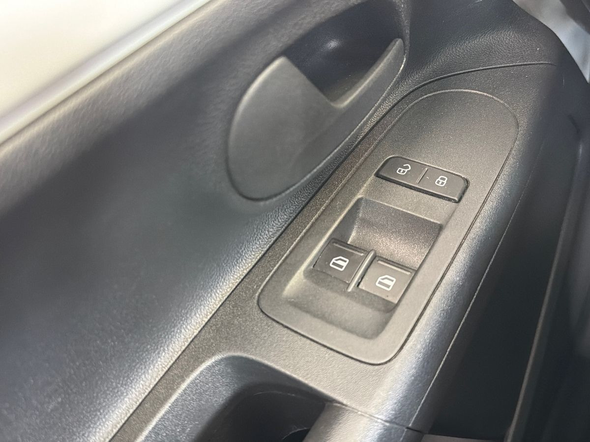 Hvid VW E-UP! fra 2023
