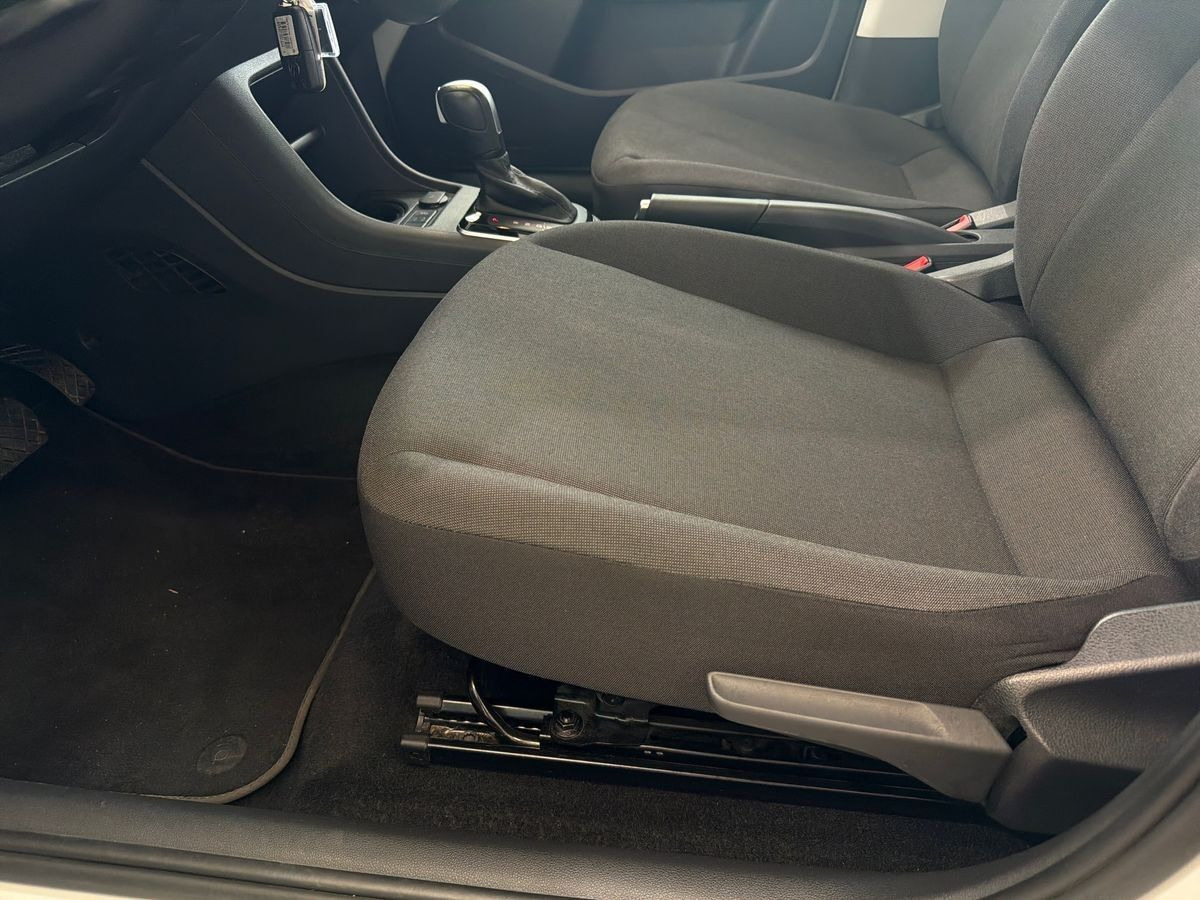 Hvid VW E-UP! fra 2023