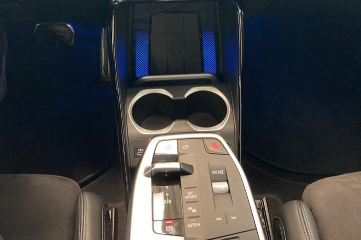 Blå BMW iX1 fra 2025