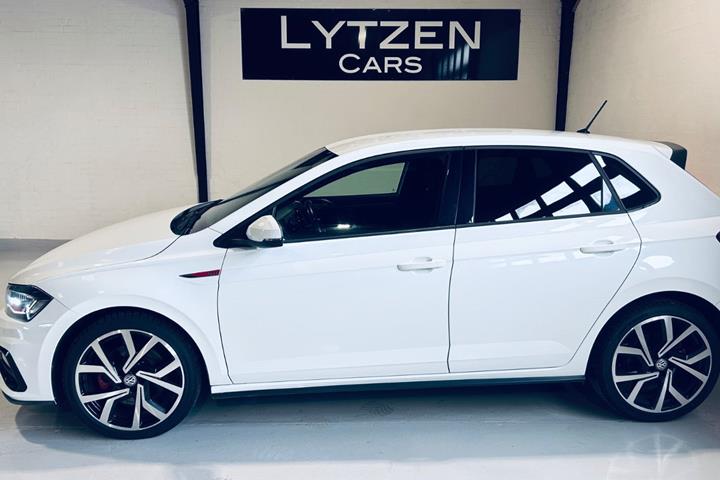 Hvid VW Polo fra 2020