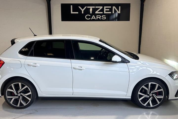 Hvid VW Polo fra 2020