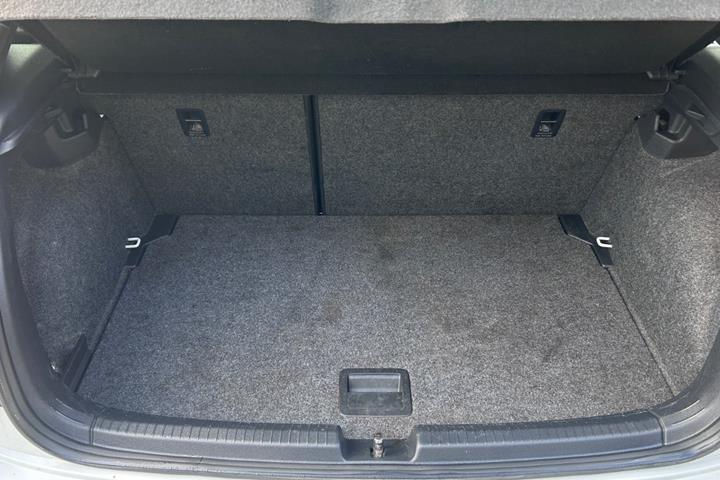 Hvid VW Polo fra 2020
