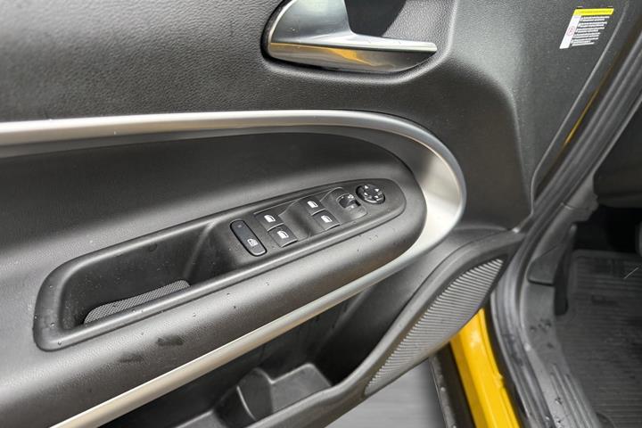 Gul Jeep Avenger fra 2023