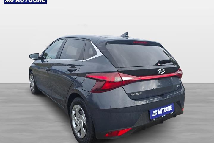 Grå Hyundai i20 fra 2021